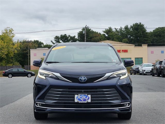 2023 Toyota Sienna Platinum