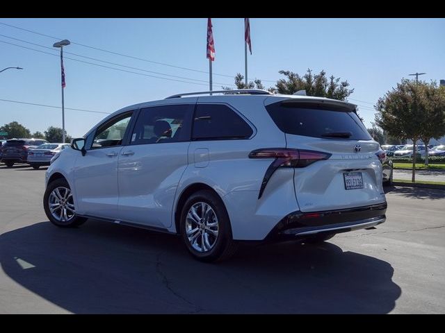 2023 Toyota Sienna Platinum