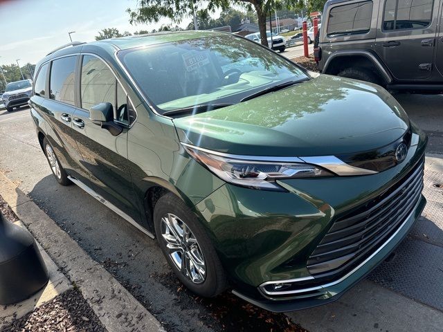 2023 Toyota Sienna Platinum