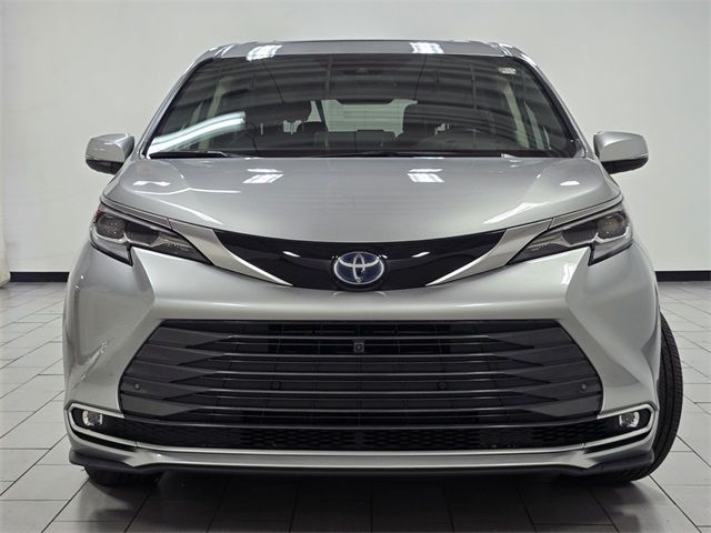 2023 Toyota Sienna Platinum