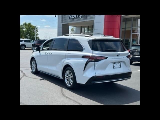 2023 Toyota Sienna Platinum