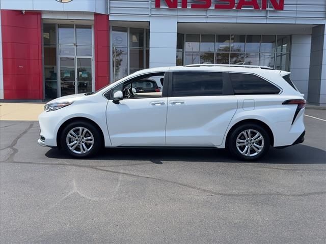 2023 Toyota Sienna Platinum