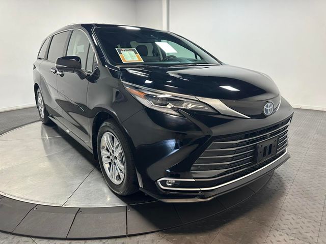 2023 Toyota Sienna Platinum