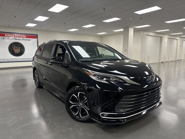 2023 Toyota Sienna Platinum