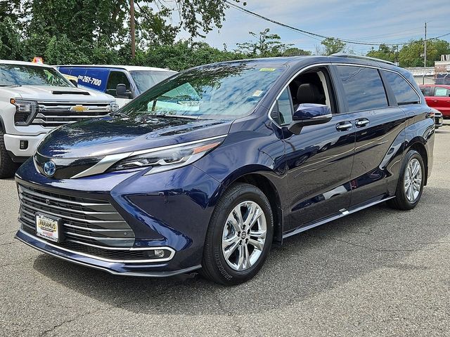 2023 Toyota Sienna Platinum