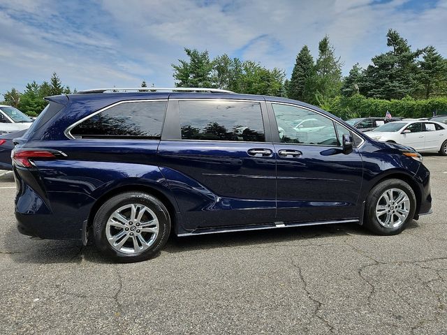 2023 Toyota Sienna Platinum