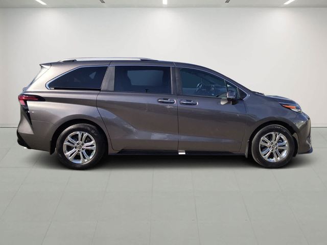 2023 Toyota Sienna Platinum