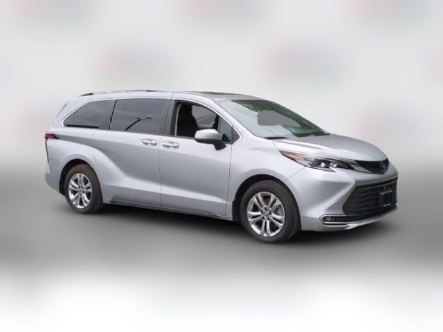 2023 Toyota Sienna Platinum