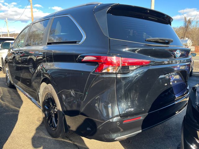 2023 Toyota Sienna Platinum