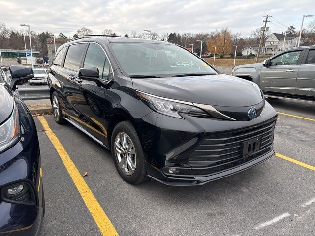 2023 Toyota Sienna Woodland Edition