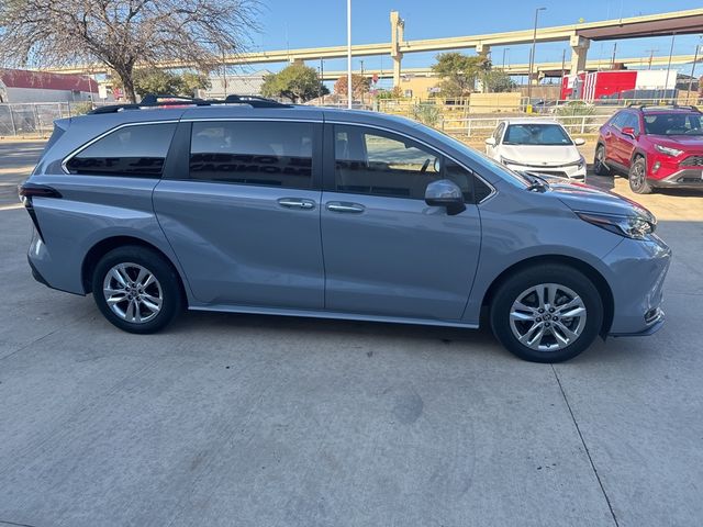 2023 Toyota Sienna Woodland Edition