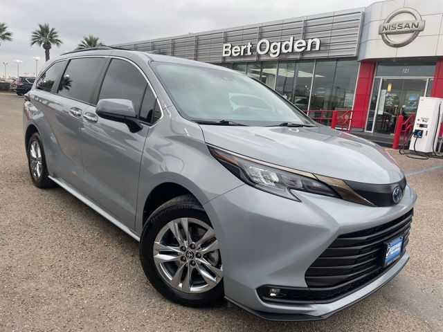 2023 Toyota Sienna Woodland Edition