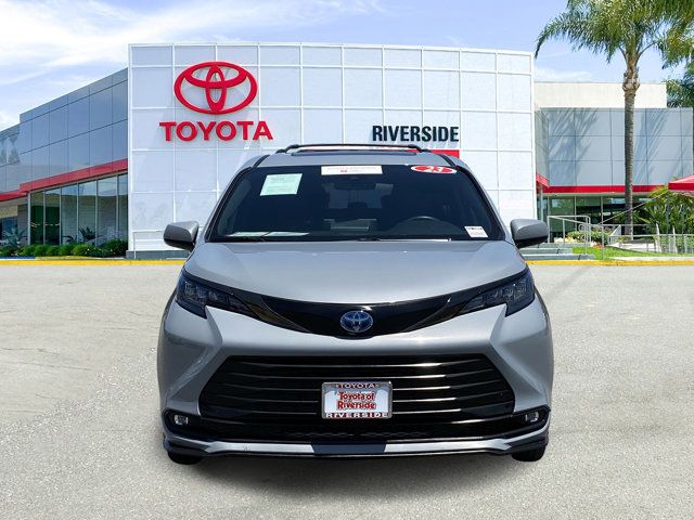 2023 Toyota Sienna Woodland Edition
