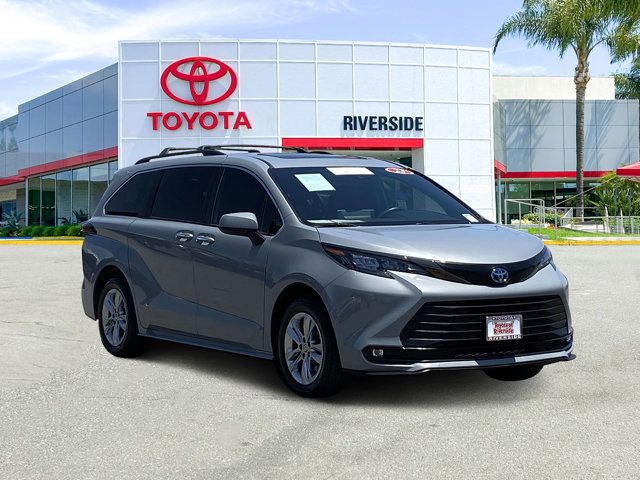 2023 Toyota Sienna Woodland Edition