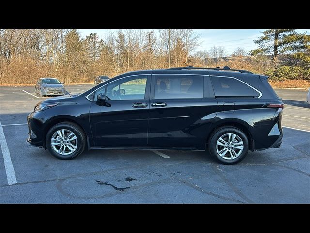 2023 Toyota Sienna Woodland Edition