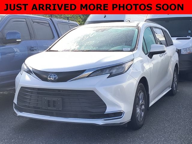 2023 Toyota Sienna XLE