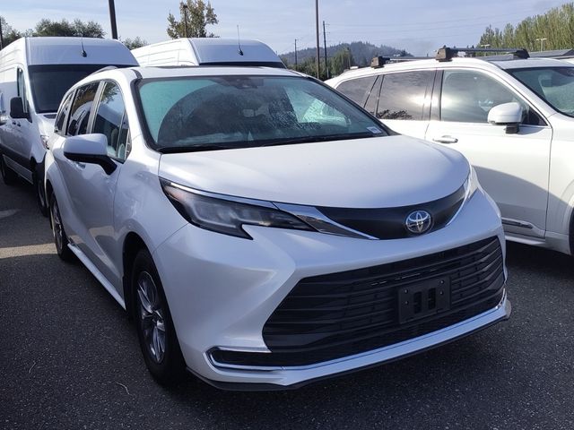 2023 Toyota Sienna XLE