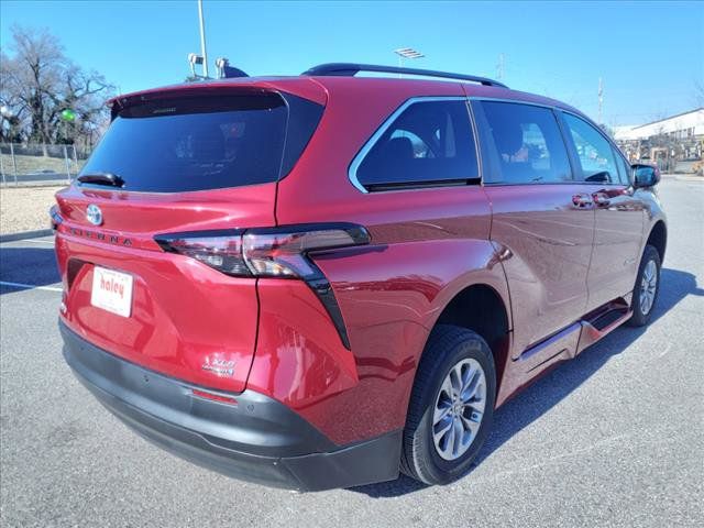 2023 Toyota Sienna XLE