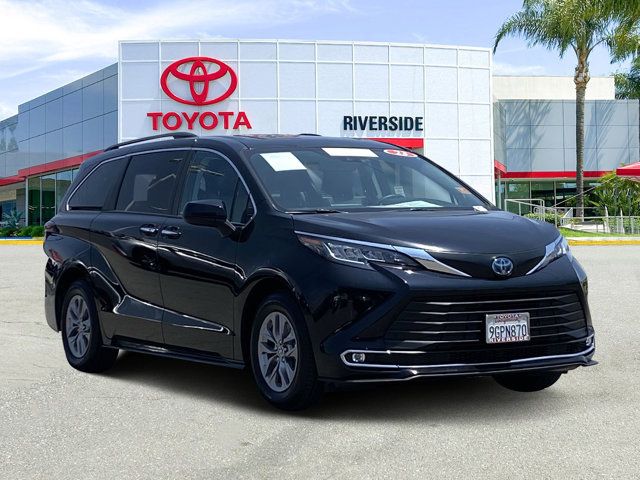 2023 Toyota Sienna XLE