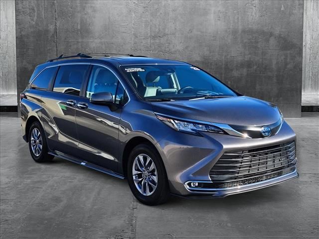 2023 Toyota Sienna XLE