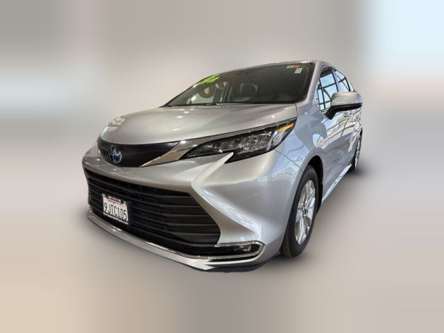 2023 Toyota Sienna XLE