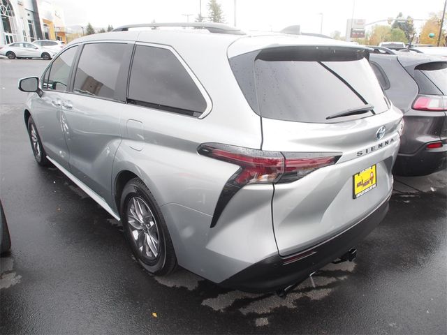 2023 Toyota Sienna XLE