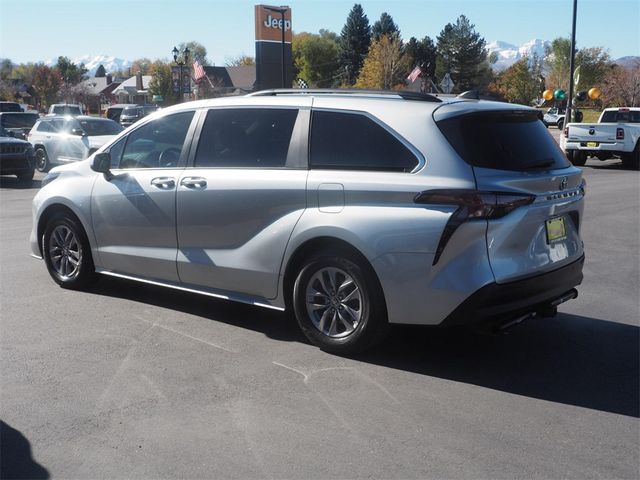 2023 Toyota Sienna XLE