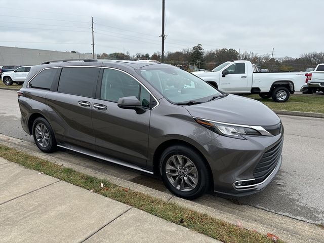 2023 Toyota Sienna XLE