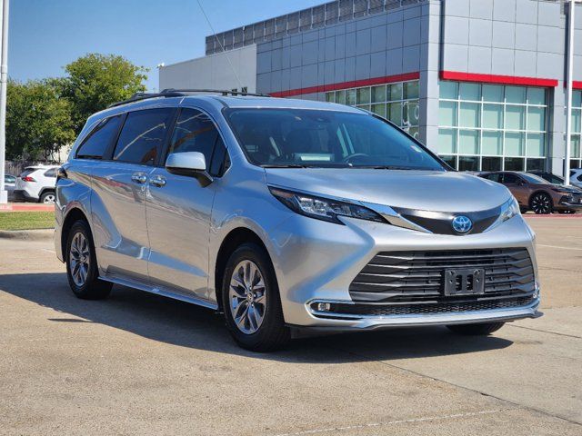 2023 Toyota Sienna XLE