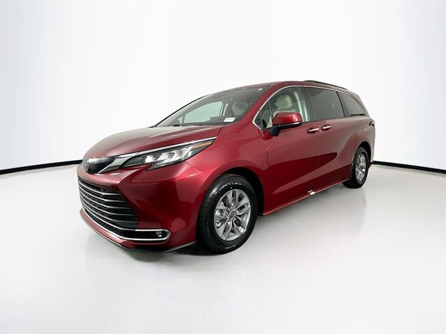 2023 Toyota Sienna XLE