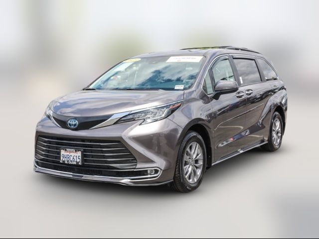 2023 Toyota Sienna XLE