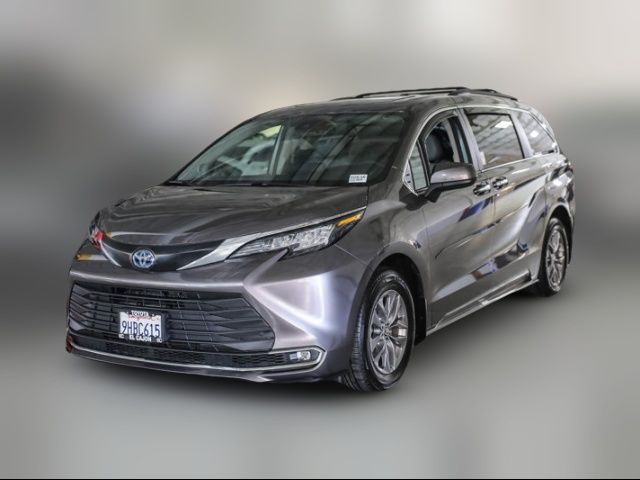 2023 Toyota Sienna XLE