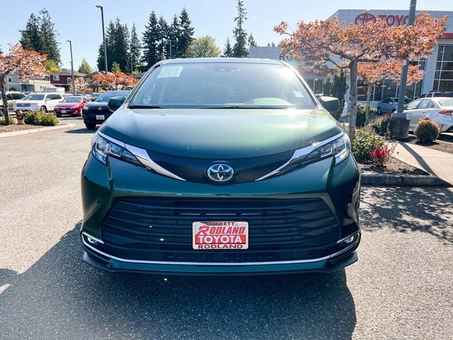 2023 Toyota Sienna XLE