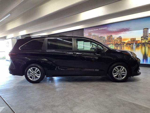 2023 Toyota Sienna XLE