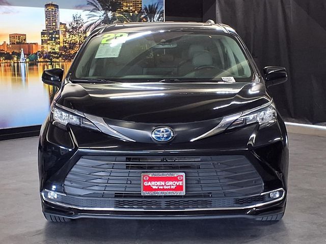 2023 Toyota Sienna XLE