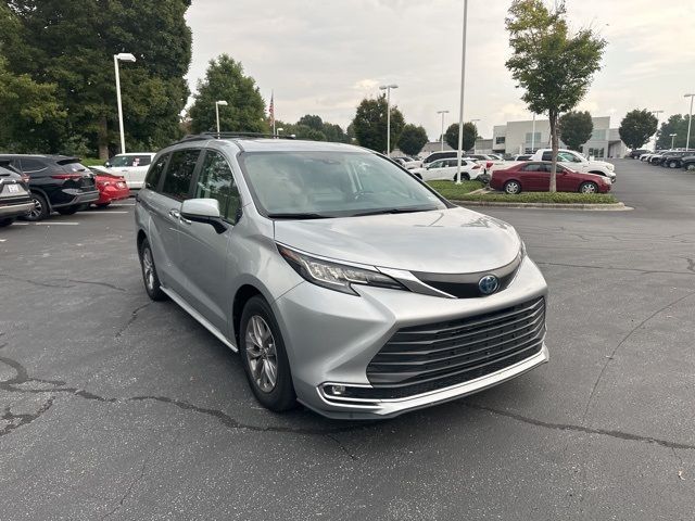 2023 Toyota Sienna XLE