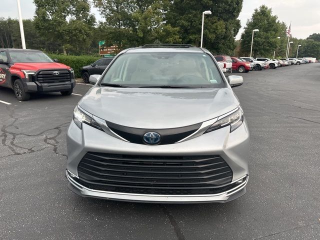 2023 Toyota Sienna XLE