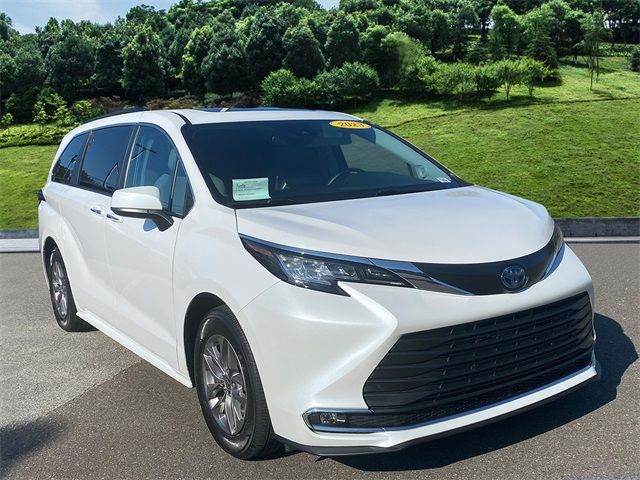 2023 Toyota Sienna XLE