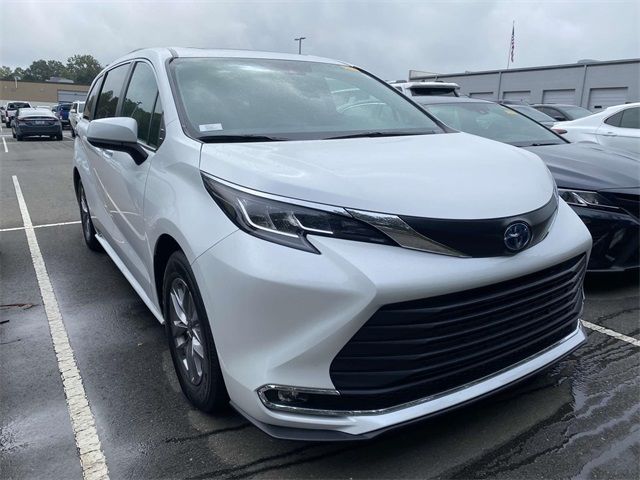 2023 Toyota Sienna XLE