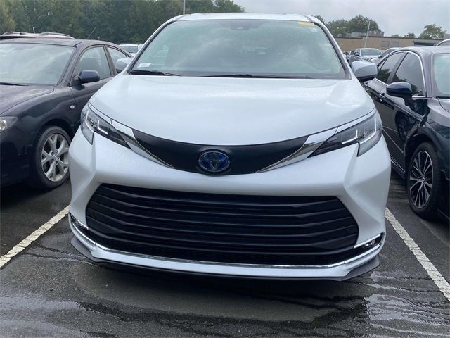 2023 Toyota Sienna XLE