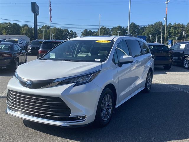 2023 Toyota Sienna XLE