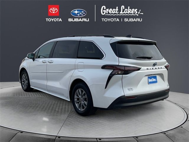 2023 Toyota Sienna XLE