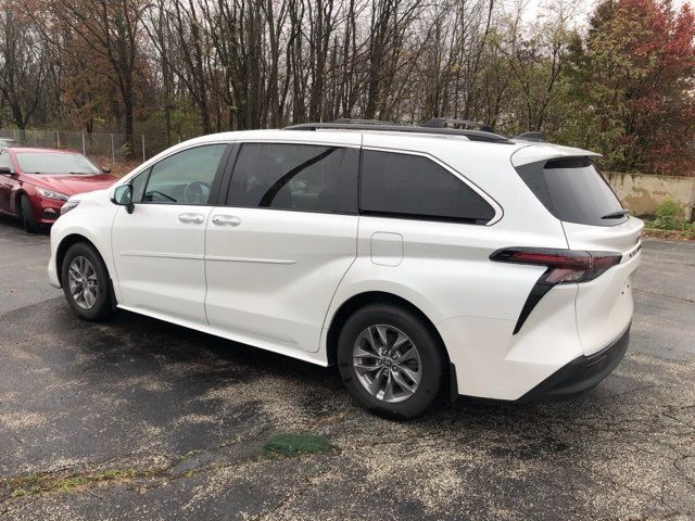 2023 Toyota Sienna XLE