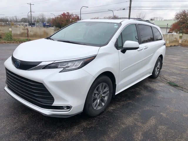 2023 Toyota Sienna XLE