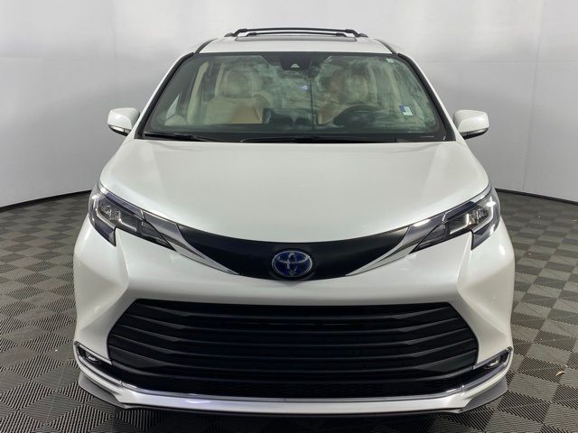 2023 Toyota Sienna XLE