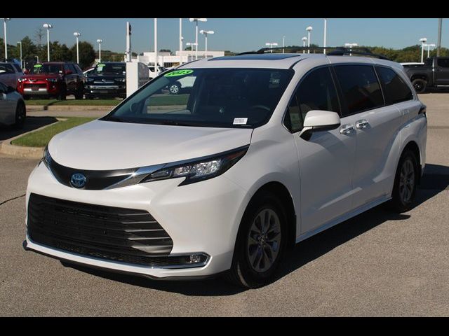 2023 Toyota Sienna XLE