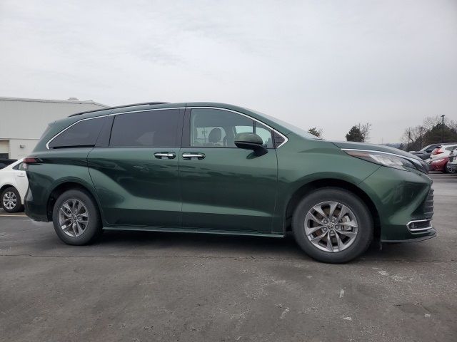 2023 Toyota Sienna XLE