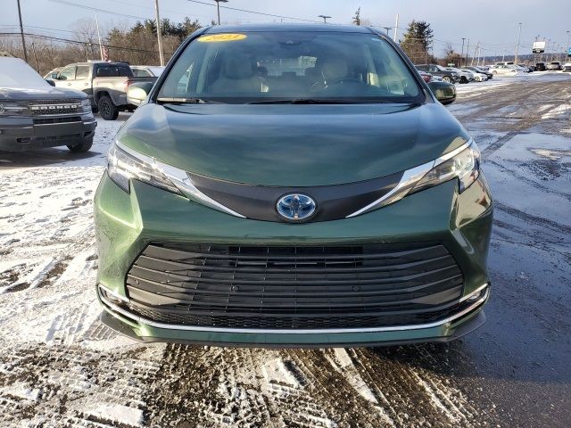 2023 Toyota Sienna XLE