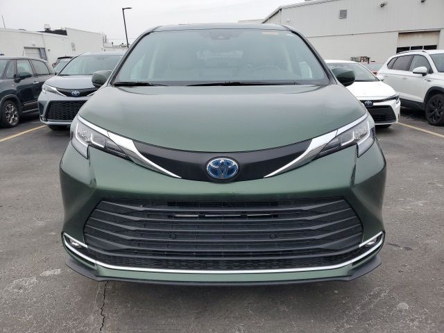 2023 Toyota Sienna XLE