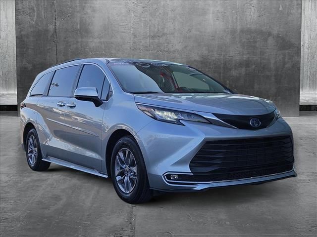 2023 Toyota Sienna XLE